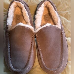 Men’s Ugg size 8 Slippers